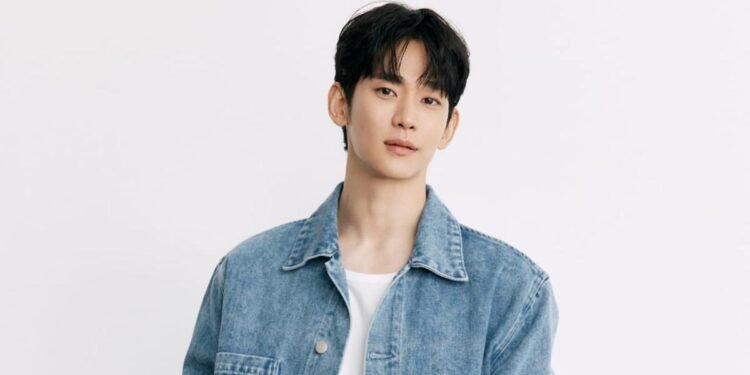 Kim Soo Hyun Jadi Wajah Baru Kampanye Fashion Ternama, Tampil Memukau Usai Lama Dinanti Kim Soo Hyun Akhirnya Muncul Lagi, Jadi Wajah Baru Kampanye Fashion